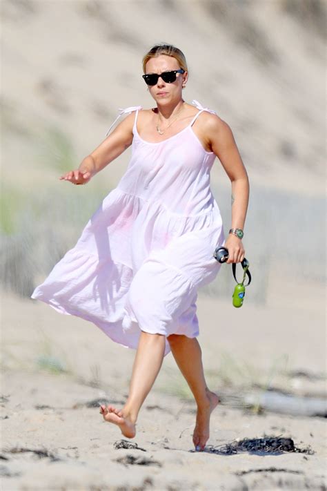 scarlett johansson beach|Scarlett Johansson Turns Heads In The Hamptons In。